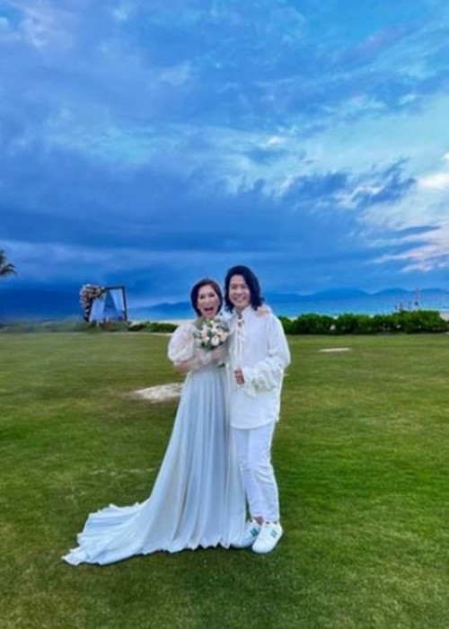 Tham dự đám cưới của Khương Ngọc, đạo diễn Ngọc Hùng chia sẻ trên Dân Trí, cô dâu tên Vy. Theo nam đạo diễn, đây là một "đám cưới đôi" vì chị ruột của Khương Ngọc từ Áo về, cũng làm đám cưới cùng lúc với em trai. Ảnh: Zing