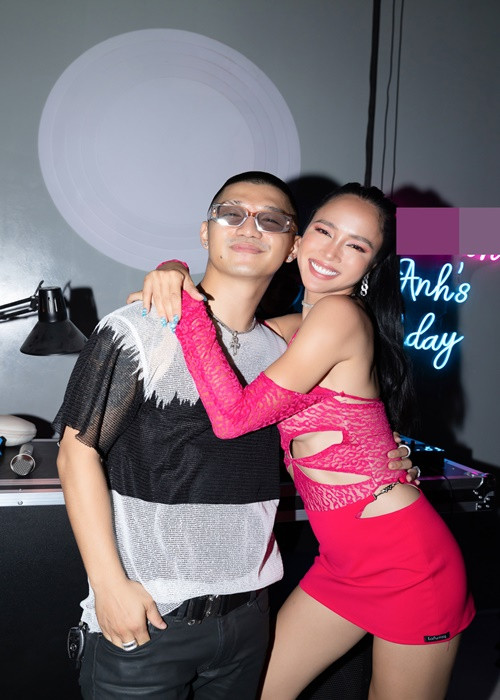 Từ cuối năm 2017, Vũ Ngọc Anh - Cường Seven vướng nghi vấn hẹn hò. Năm 2019, trong cuộc phỏng vấn với Zing, Cường Seven cho biết, anh và Vũ Ngọc Anh đã hẹn hò được khoảng 1 năm. Ảnh: Saostar