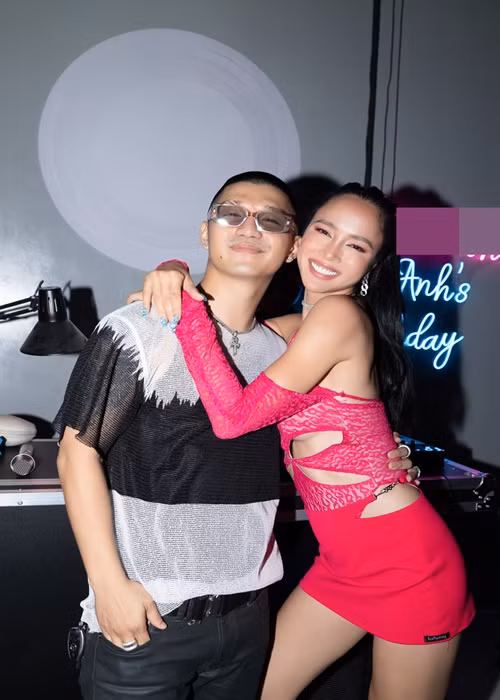 Từ cuối năm 2017, Vũ Ngọc Anh - Cường Seven vướng nghi vấn hẹn hò. Năm 2019, trong cuộc phỏng vấn với Zing, Cường Seven cho biết, anh và Vũ Ngọc Anh đã hẹn hò được khoảng 1 năm. Ảnh: Saostar