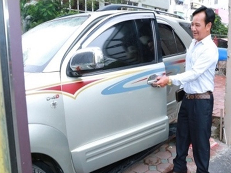 Không đam mê đồ hiệu, nam nghệ sĩ hài thích tậu xe hơi. Ảnh: Yan