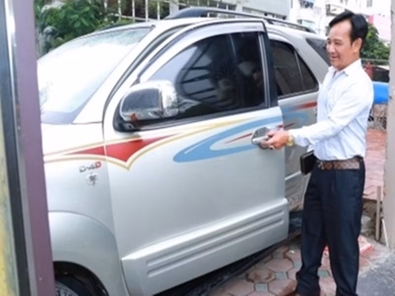 Không đam mê đồ hiệu, nam nghệ sĩ hài thích tậu xe hơi. Ảnh: Yan