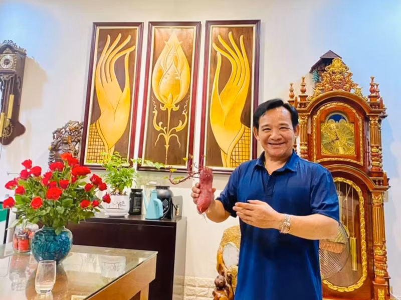 Soi cuoc song giau sang cua “ong hoang phim hai Tet” Quang Teo