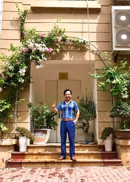 Ngoài căn biệt thự ở Thạch Thất, nghệ sĩ Quang Tèo sống trong một ngôi nhà trị giá hơn 7 tỷ đồng, rộng khoảng 170m2 tại khu Mỹ Đình, mua năm 2016. Ảnh: Sức khỏe và đời sống