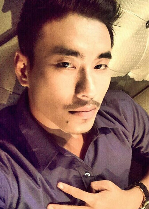 Để chống lại cái đói, Kiều Minh Tuấn thường ngủ từ 14h hôm trước đến 14h hôm sau. Vì đói nên anh chỉ nặng hơn 50kg. Ảnh: FBNV