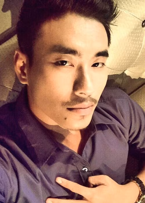 Để chống lại cái đói, Kiều Minh Tuấn thường ngủ từ 14h hôm trước đến 14h hôm sau. Vì đói nên anh chỉ nặng hơn 50kg. Ảnh: FBNV