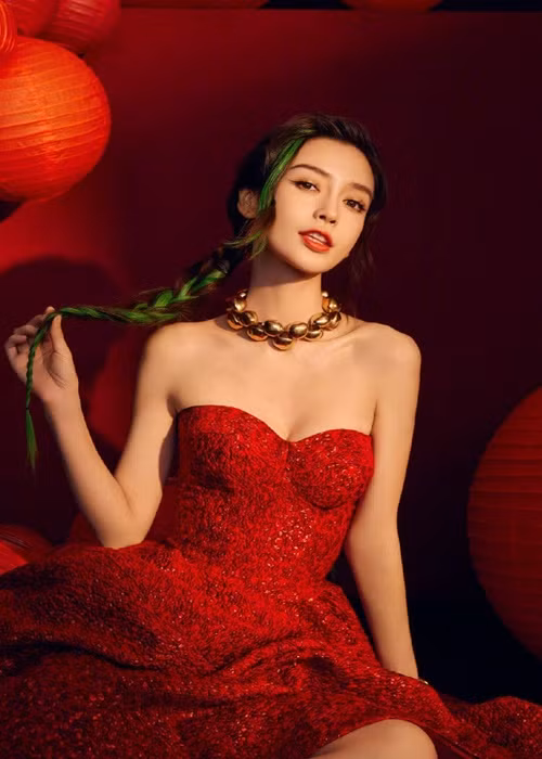 Angelababy khẳng định, cô không bí mật hẹn hò như đồn đoán. Ảnh: Bazaar men