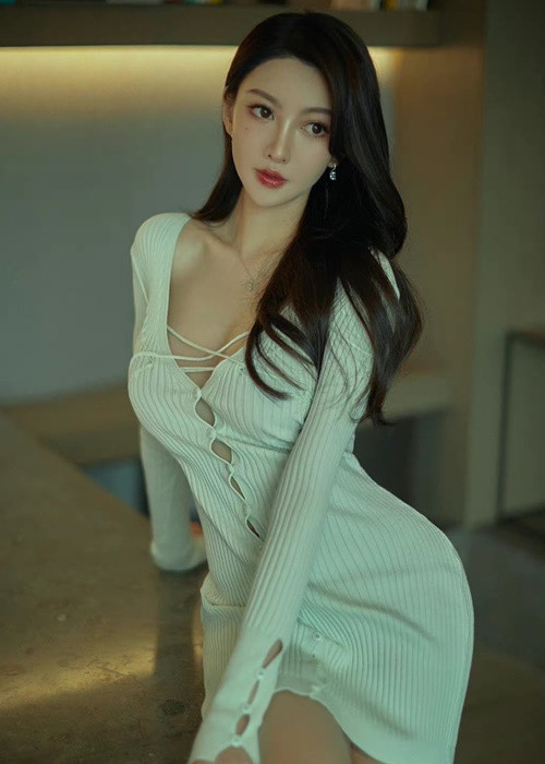 Theo Zing, Diệp Kha tốt nghiệp Đại học Thâm Quyến. Năm 2010, cô tham gia cuộc thi Hoa khôi giới streamer do đài Hồ Nam tổ chức. Diệp Kha vào top 50 trên 102 thí sinh dự thi. Ảnh: Zing