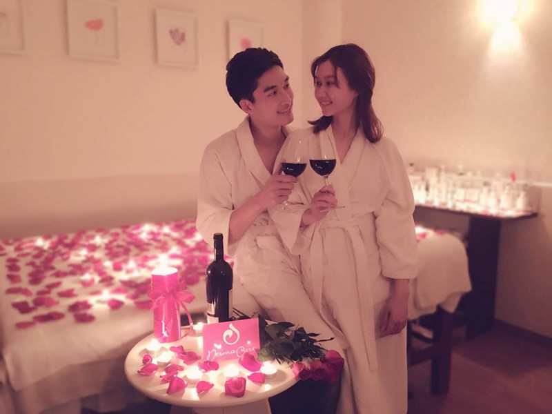 Trong cuộc phỏng vấn với Ngôi sao năm 2017, Hương Giang tâm sự, cô yêu Đình Tú bởi anh chân thành, luôn hết lòng với cô và con riêng của cô.