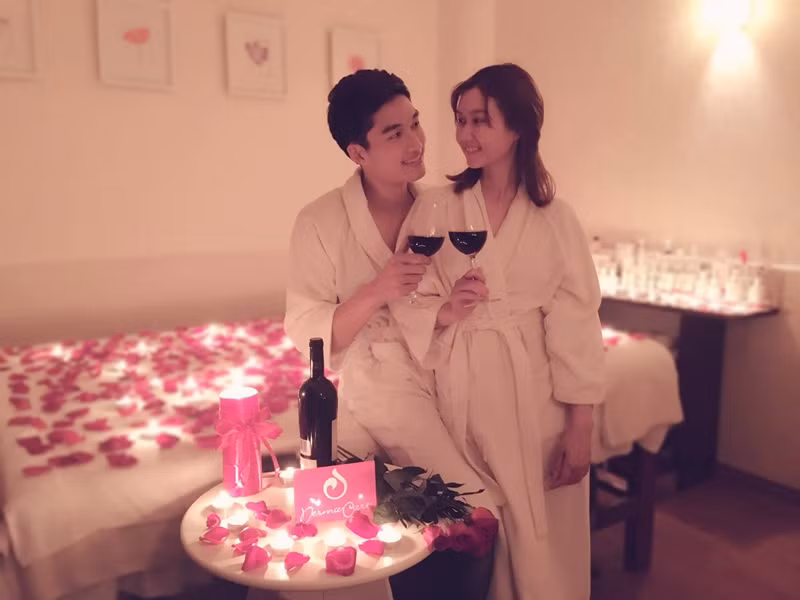 Trong cuộc phỏng vấn với Ngôi sao năm 2017, Hương Giang tâm sự, cô yêu Đình Tú bởi anh chân thành, luôn hết lòng với cô và con riêng của cô.