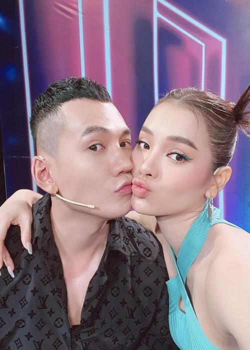 Trước khi đến với Lý Bình, Phương Trinh có một cô con gái tên Mia, năm nay 9 tuổi.