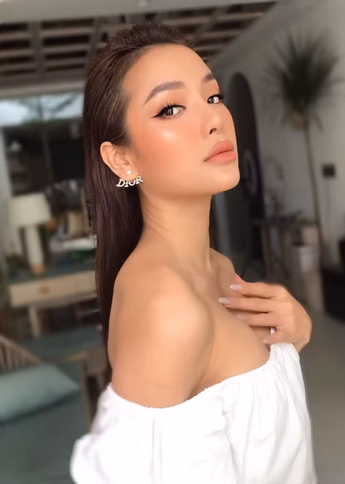 Nữ ca sĩ vẫn chăm đăng tải hình ảnh gợi cảm.