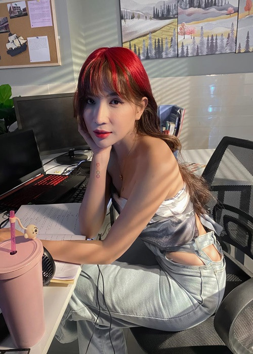 "Vì độc thân sướng lắm! Như yêu sự tự do của mình và Như chỉ muốn lo cho gia đình của mình có cuộc sống đầy đủ. Như thấy mình chưa đủ chu toàn cho cha mẹ nên chưa nghĩ tới một gia đình nhỏ cho mình đâu", cô chia sẻ trên Thế giới điện ảnh.