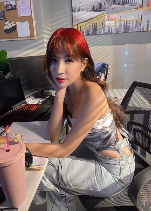 "Vì độc thân sướng lắm! Như yêu sự tự do của mình và Như chỉ muốn lo cho gia đình của mình có cuộc sống đầy đủ. Như thấy mình chưa đủ chu toàn cho cha mẹ nên chưa nghĩ tới một gia đình nhỏ cho mình đâu", cô chia sẻ trên Thế giới điện ảnh.