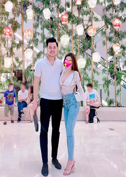 Trong cuộc phỏng vấn trên Ngôi sao, Vũ Hoàng Việt tiết lộ bạn gái đồng trang lứa với anh.