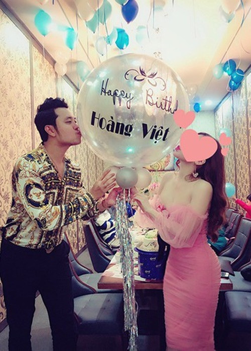 Trong cuộc phỏng vấn với Vietnamnet, nam người mẫu cho biết, anh và và người yêu rất hợp nhau trong tính cách lẫn mọi quan điểm trong cuộc sống.