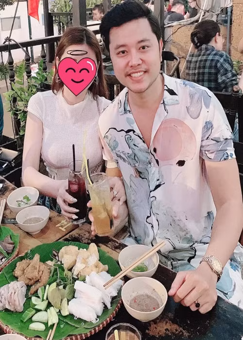 Ở cuộc tình cũ với Yvonne Thúy Hoàng, Vũ Hoàng Việt công khai còn giờ đây thì giấu kín.