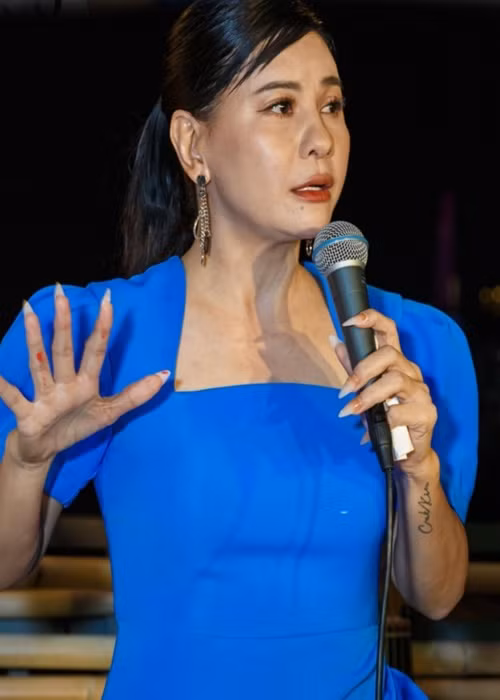 Mới đây khi lên tiếng xác nhận thông tin chia tay, Cát Phượng để lộ hình xăm. Có vẻ như, nữ diễn viên muốn giữ hình xăm làm kỷ niệm. Ảnh: Dân Việt