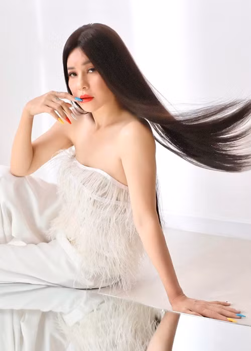 8 tháng sau khi chia tay Kiều Minh Tuấn, Cát Phượng biết yêu bản thân, biết làm đẹp và lao vào kinh doanh. Ảnh: FBNV