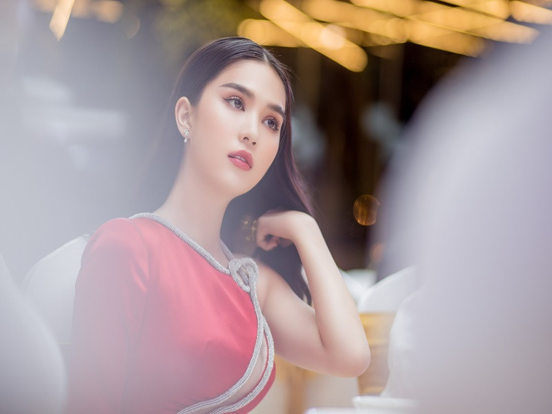 Ngọc Trinh không quá bận tâm đến những ý kiến trái chiều khi không xóa các bình luận chỉ trích.