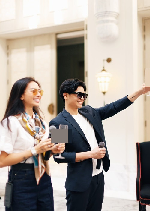 1 ngày trước, Ngô Thanh Vân - Huy Trần đón khách mời từ nhiều nơi xa đến Đà Nẵng để chung vui trong ngày trọng đại.