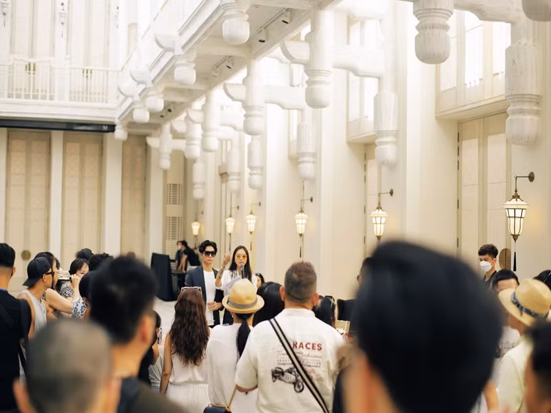 "Cám ơn gia đình lớn đã không quản đường xa đến chúc phúc cho hai đứa", Ngô Thanh Vân chia sẻ.