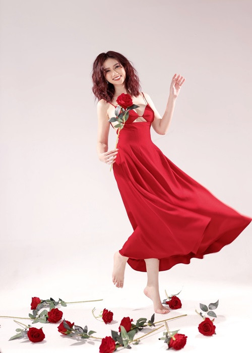 Hương Giang cho biết, cô và Đình Tú chia tay vẫn làm bạn, có khó khăn hay cần hỏi han, tư vấn gì thì vẫn sẵn sàng giúp đỡ nhau. Ảnh: FBNV