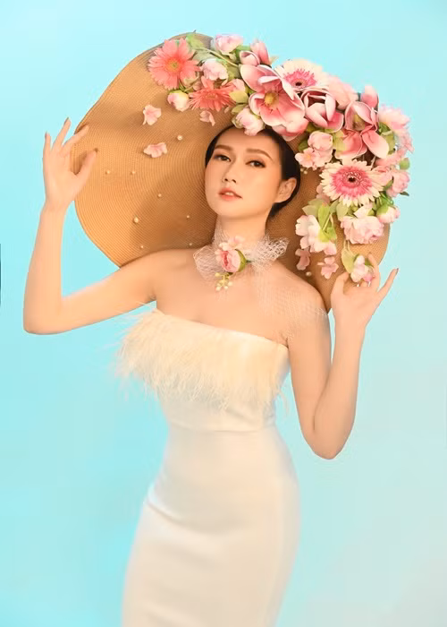 Nữ diễn viên dành nhiều lời tốt đẹp cho tình cũ và khẳng định không hối tiếc hay trách móc Đình Tú. Cô nói: “Đối với Giang, trong suốt thời gian bên nhau, Đình Tú là 1 người đàn ông tốt, tử tế, chân thành. Khi còn chung bước, cả hai đều đã hết mình, hết lòng vì đối phương. Giang không có điều gì hối tiếc hay phải trách móc Đình Tú cả”. Ảnh: FBNV