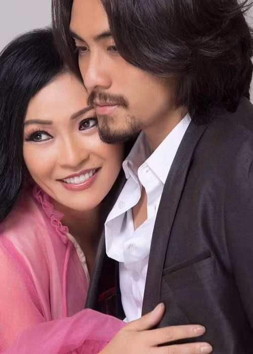 Phuong Thanh co gi dac biet ma tinh tre kem 20 tuoi si me?