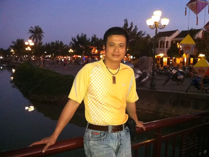 “Chúng tôi cũng như những người bạn cùng quan tâm đến các con và thường trao đổi về việc dạy con”, nam diễn viên phim “Những ngọn nến trong đêm” chia sẻ.