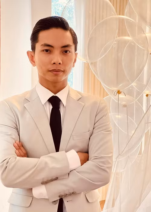 Cho rằng đám cưới để lưu giữ kỷ niệm của hai vợ chồng chứ không phải chỗ để phô trương, Phan Hiển sẽ tổ chức đám cưới đơn giản nhất có thể.