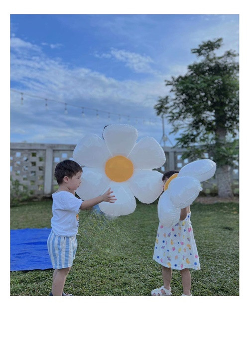 Khoảnh khắc cùng nhau chơi đùa của bé Max và bé Destiny thu hút sự quan tâm của người hâm mộ Nhã Phương, Hoàng Oanh.