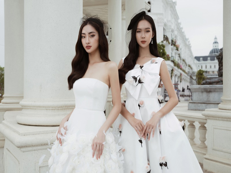 Hai người đẹp tự tin thể hiện phong thái đầy sang trọng của mình.