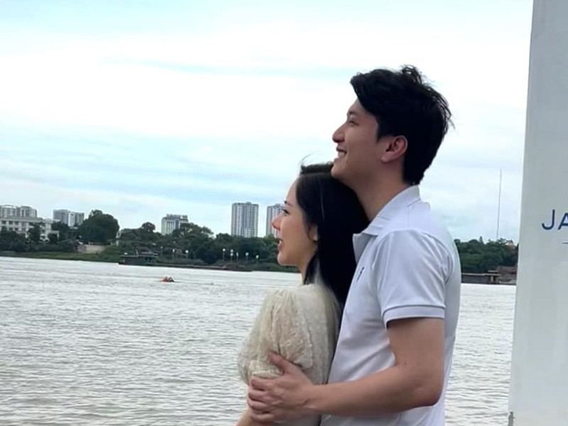 Những chia sẻ của Bạch Lan Phương và Huỳnh Anh làm dấy nghi vấn cả hai sắp tổ chức đám cưới.