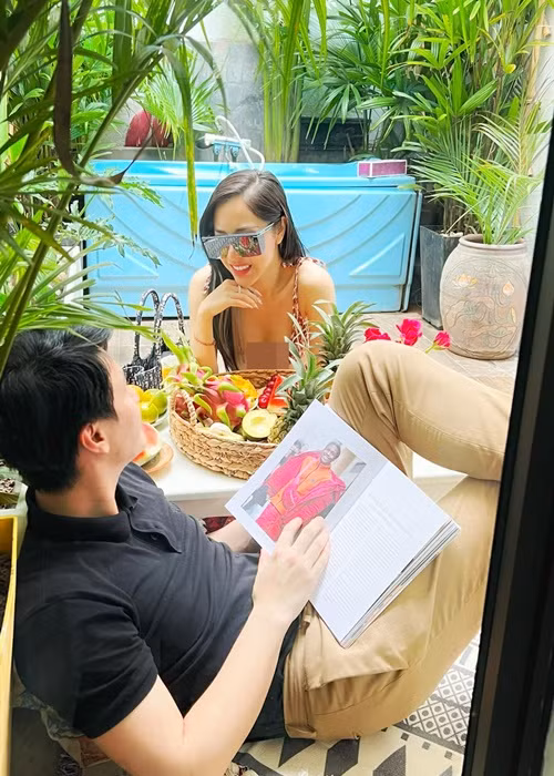 Huỳnh Anh và Bạch Lan Phương chăm đăng tải tình tứ bên nhau trong 2 năm qua.