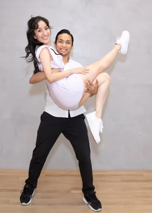 Sự thành công của Phan Hiển có sự đóng góp không nhỏ của Khánh Thi. Ảnh: FBNV