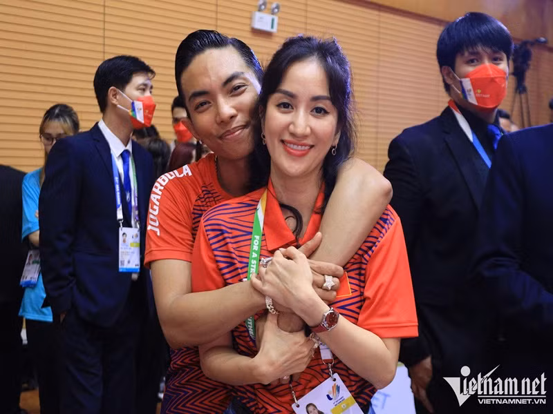 Ở SEA Games năm nay, Khánh Thi giữ vai trò huấn luyện trưởng của đội tuyển dancesport Việt Nam bên cạnh Chí Anh. Ảnh: Vietnamnet