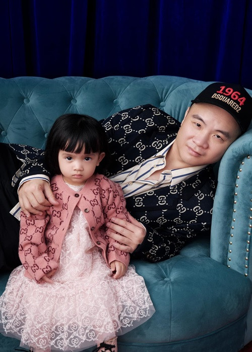 NTK Đỗ Mạnh Cường bên bé MyMy ngày còn rất nhỏ. Ảnh: Infonet