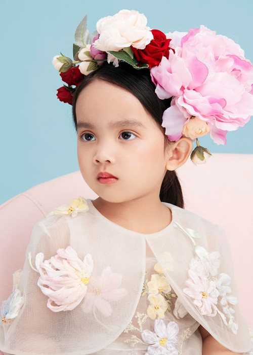 Bé MyMy là một trong số 9 người con nuôi của NTK Đỗ Mạnh Cường.