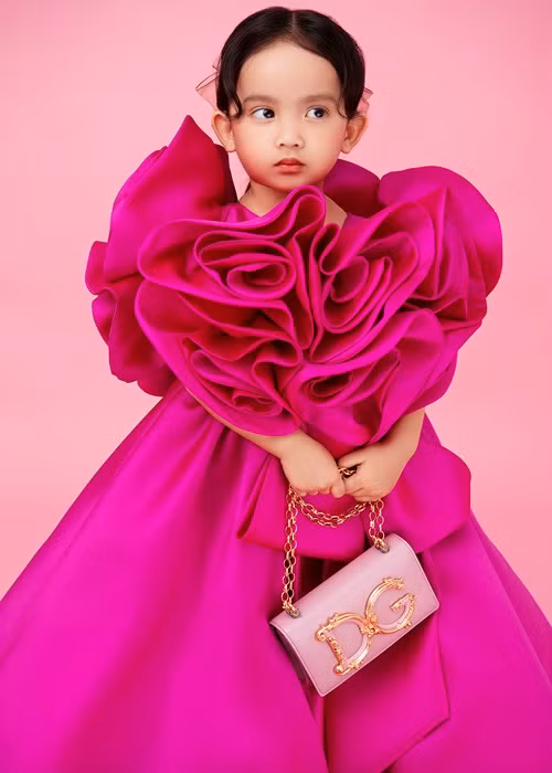 Nam thiết kế mong khi lớn lên con gái sẽ là cô gái kín đáo, nhưng vẫn có sức hút của riêng mình.