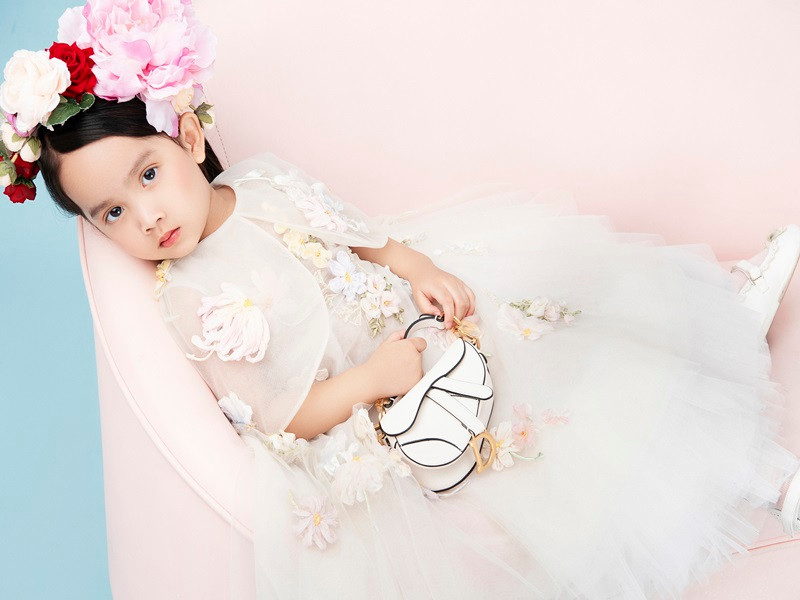 Con gái của Đỗ Mạnh Cường càng lớn càng đáng yêu, xinh xắn.