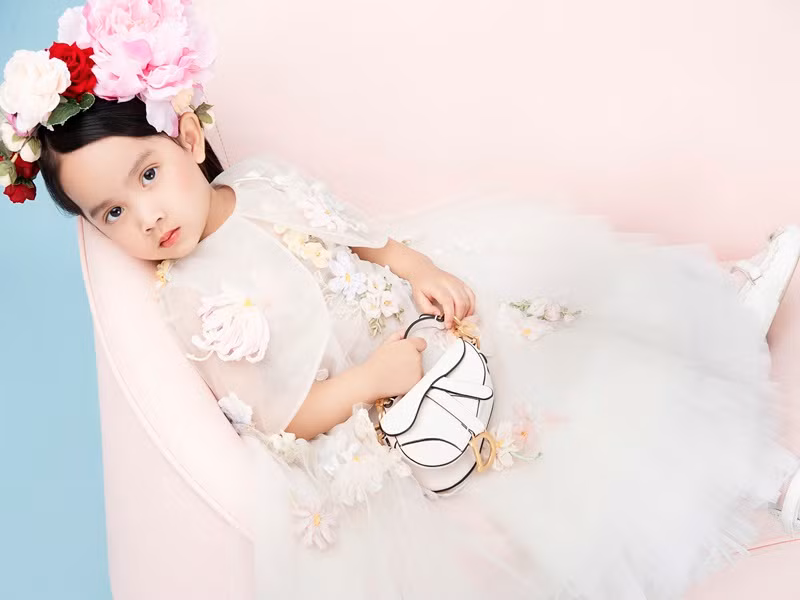 Con gái của Đỗ Mạnh Cường càng lớn càng đáng yêu, xinh xắn.