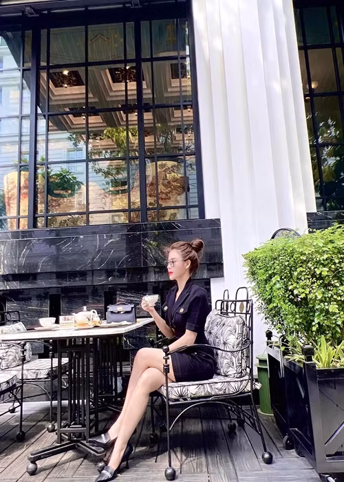 Năm 2021, Lương Thu Trang úp mở chuyện hẹn hò. Cô từng đăng ảnh phía sau của một cặp tình thân và chia sẻ quan điểm tình yêu. Nữ diễn viên còn chia sẻ hình ảnh kỉ niệm 1 tháng hẹn hò.