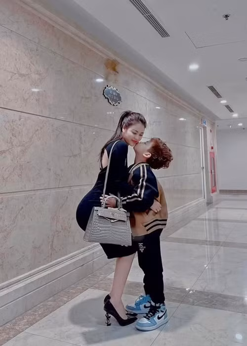 Về con trai, Lương Thu Trang chia sẻ, thiên thần nhỏ của mình sống rất tình cảm, hiểu chuyện.