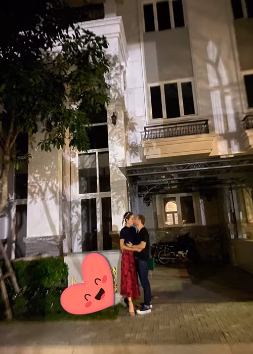 Bảo Trúc được chồng chiều chuộng. Dịp 8/3 năm 2021, nữ người mẫu khoe được chồng ngoại quốc tặng biệt thự.