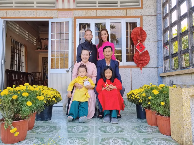 Ông xã của Bảo Trúc đã quen với nếp sống gia đình vợ.