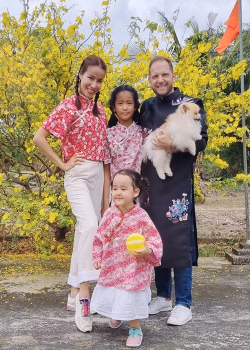 Mối quan hệ giữa con gái riêng và chồng của Bảo Trúc rất tốt đẹp.