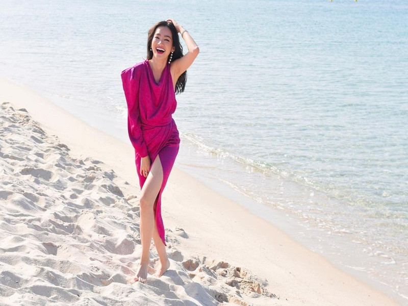 Một nhiếp ảnh gia vừa đăng tải loạt ảnh Trúc Diễm dạo biển ở Cannes. Ảnh: Instagram