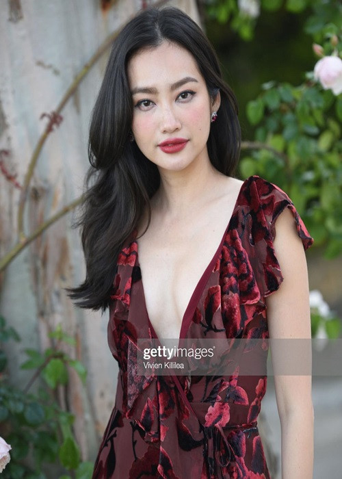 Cô hiện tại đầu quân cho công ty quản lý người mẫu có tiếng ở Mỹ với vai trò người mẫu, diễn viên. Ảnh: FBNV