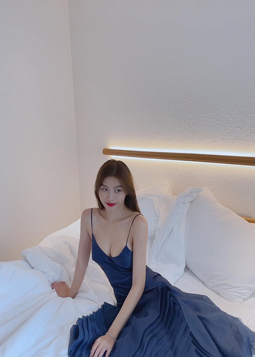 Sau cuộc tình với Quang Hùng, chân dài đến từ Đà Lạt trở nên kín tiếng về chuyện tình cảm.