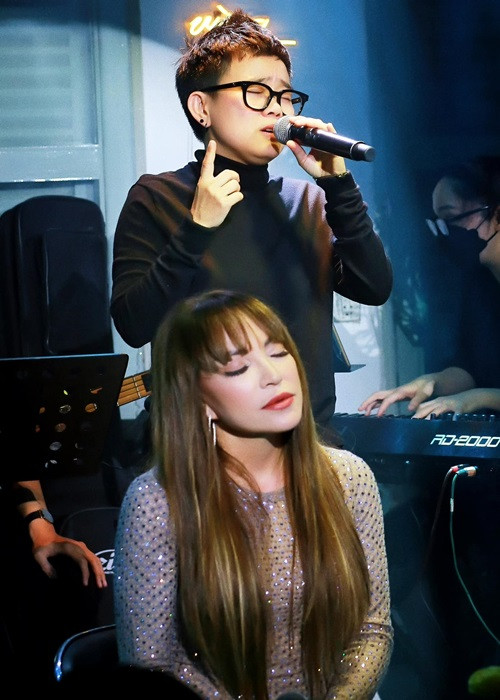 Thanh Hà chuộng lối trang điểm nhẹ nhàng để tăng thêm vẻ tươi trẻ.